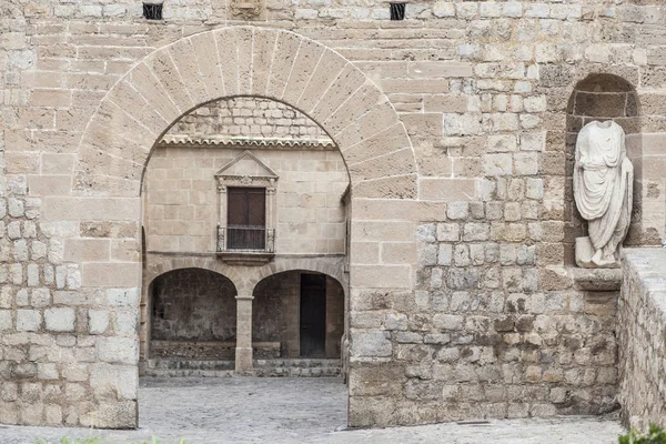 Centro histórico, Portal de Ses Taules, entrada principal al recinto amurallado del casco antiguo de Ibiza, Islas Baleares . — Foto de Stock