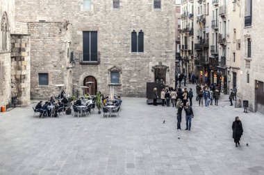 Barcelona, Plaza del Rei insanlarda, kare, turistik noktaya Gotik Mahallesi'nin tarihi merkezinin.