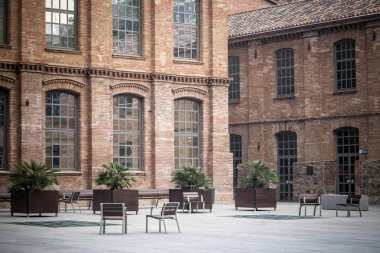 Eski fabrika pamuk sanayi, baca ve reform cephe, Ca Aranyo, Poblenou çeyrek, İngiliz sanayi stil, Bina şimdi Pompeu Fabra Üniversitesi, Barcelona barındıran.