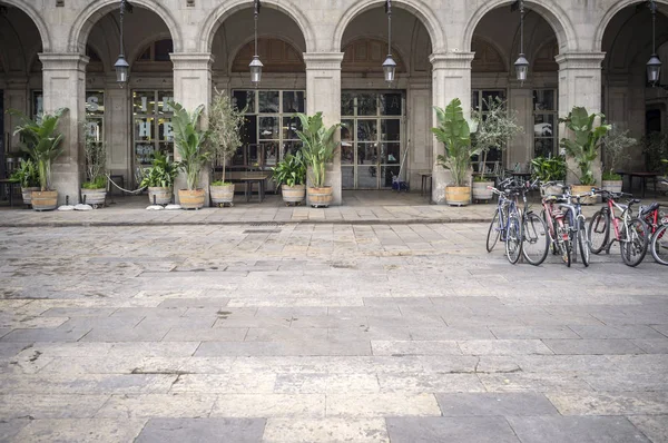 Vista de rua, arcos de Praça, Plaza Real, ponto turístico da cidade, Barcelona . — Fotografia de Stock