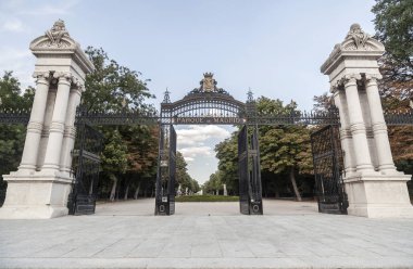 Kamu parkı, Park del Buen Retiro, kapı girişi, Madrid.