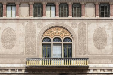 Mimari, modernist stil, Bina cephe, Lluis Domenech tarafından Casa Gasull i Montaner, Reus, il Tarragona, İspanya.