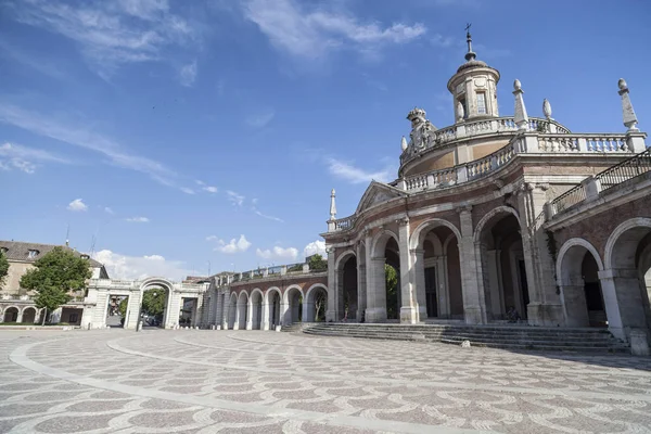 Praça e igreja de San Antonio, estilo barroco, Aranjuez, província de Madrid, Espanha . — Fotografia de Stock