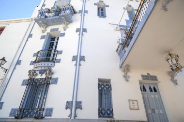 Mimari, cephe bina, Casa Serinyana veya Casa Blaua, modernist stil, Akdeniz Köyü, Cadaques, Costa Brava, il Girona, İspanya.