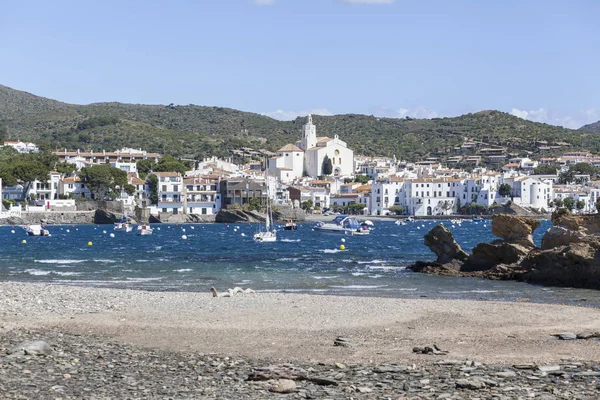 Vista de la ciudad Cadaques, Costa Brava, provincia Girona, Cataluña . —  Fotos de Stock