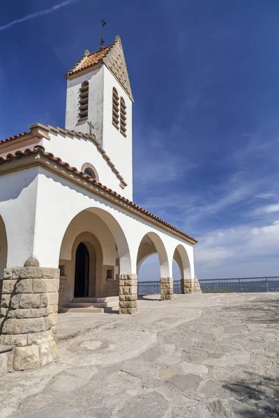 Arquitectura, edificio religioso, santuario dedicado a Lourdes virgon, santuari verge de lurdes, pueblo catalán de Prats de Llusanes, provincia Barcelona, Cataluña . — Foto de Stock