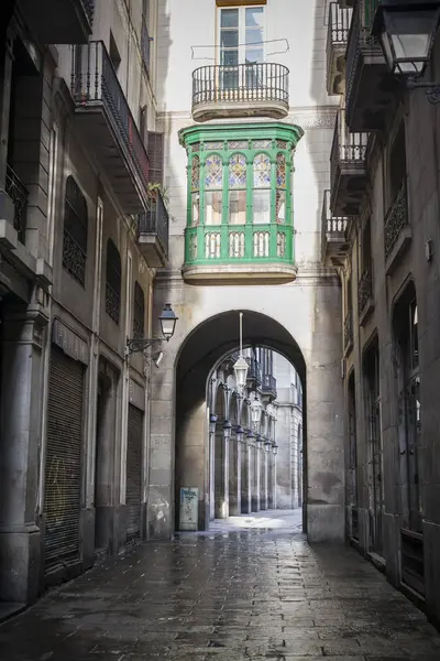 Calle cerca de Plaza Reial, barrio gótico, Barcelona . — Foto de Stock