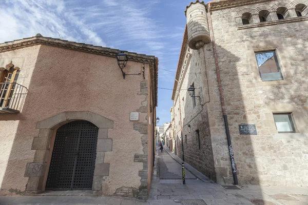 Edificios antiguos en el centro histórico de Hospitalet de Llobregat, provincia Barcelona, Cataluña . — Foto de Stock