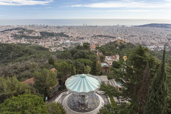 Barcelona. Vista de la ciudad desde la montaña del Tibidabo . — Foto de Stock