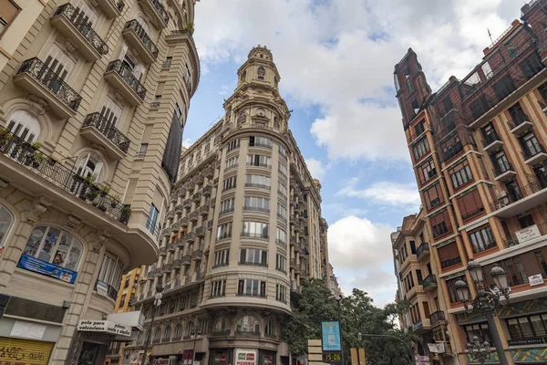 Edificios de fachada clásica en el centro de la ciudad de Valencia, España . —  Fotos de Stock