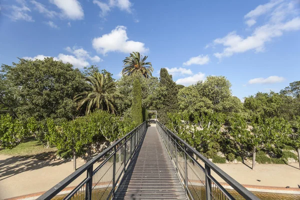 Veřejný park Parc de Torreblanca, Sant Feliu de Llobregat, provincie Barcelona, Katalánsko. — Stock fotografie