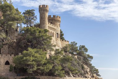 Mimari, kale, Castell Platja, Katalanca sahil köyü Lloret de Mar, Costa Brava, Katalonya Isidre Bosch tarafından.