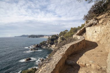 Parapet yürüyüş, cami de ronda, Akdeniz'de Lloret de mar, Costa Brava, Katalonya, İspanya tarafından.
