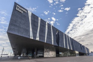 Jacques Herzog ve Pierre de Meuron, Parc del Forum tarafından tasarlanmış Modern mimarisi, Forum bina-Museu Blau, müze. Barcelona.