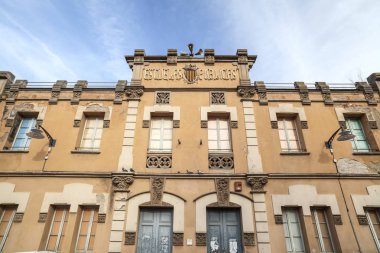 Mimari, cephe bina, eski devlet okulu, modernist stil Miquel Madurell tarafından il Barcelona, İspanya.
