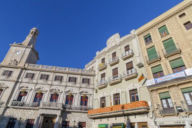 Cephe binalar, kule ve Belediye Binası kare, plaza Mercadal, Reus, ili Tarragona, Katalonya, İspanya.