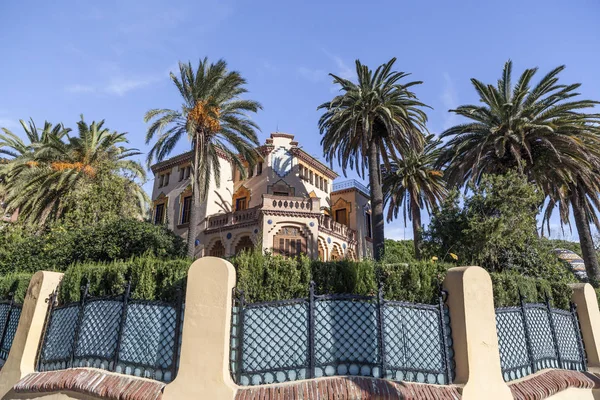 Edificio artistico, in stile modernista, Casa Bonet, di Domenec Sugranyes, passeggiata marittima di Salou, Costa Daurada, provincia Tarragona, Catalogna . — Foto Stock