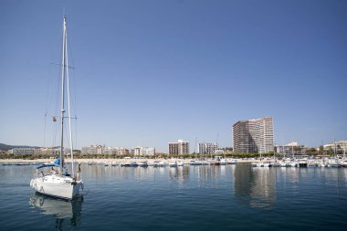 Akdeniz kent Palamos, tekne, Yat Limanı, shroreline deniz konut görünümü