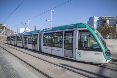 Toplu ulaşım, tramvay yüceliklere Meydanı, Barcelona.