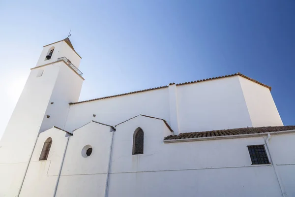 Iglesia blanca en pueblo mediterráneo de Calella de Palafrugell, en la Costa Brava, provincia girona, Cataluña . — Foto de Stock