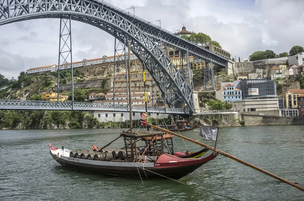 Vue sur la ville et le fleuve Douro, Porto, Portugal . — Photo