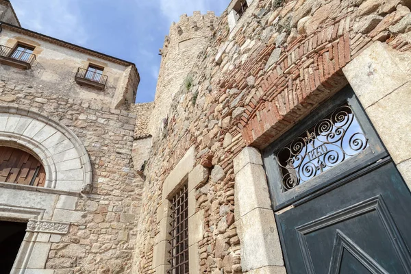 Mosteiro beneditino, construção medieval, estilo romanesco, monestir, em Sant Feliu de Guixols, Costa Brava, província Girona, Catalunha — Fotografia de Stock