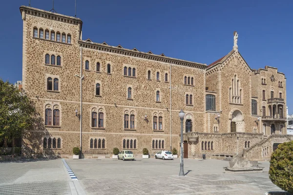 Architektur, religiöses Gebäude, Heiligtum, Santuari de Sant Josep de la Muntanya, von Francesc Berenguer i Mestres. Barcelona. — Stockfoto