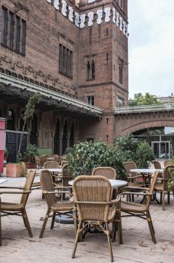 Mimarlık, yapı ve teras bar, modernist stil, kale, Castell dels Tres Dragons, Lluis Domenech i Montaner, Ciutadella Park, Barcelona.