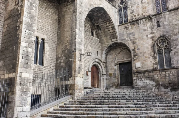 Arquitetura antiga, entrada principal do Palácio, Palau Reial Major. Entrada para a capela Santa Agata e Salo del Tinell, Plaza del Rei, bairro gótico, Barcelona . — Fotografia de Stock