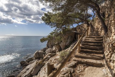 Parapet yürüyüş, cami de ronda, Akdeniz'de Costa Brava, Platja Aro, Katalonya, İspanya tarafından.