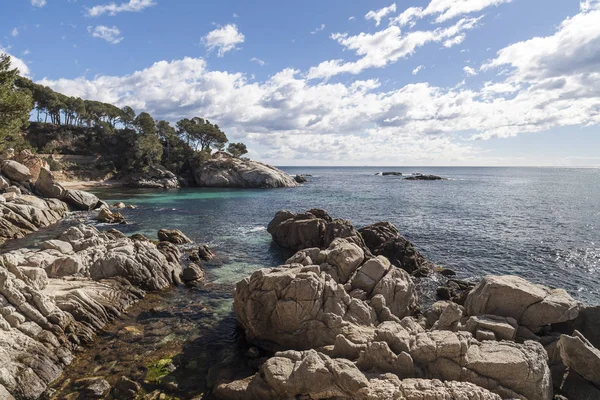 Deniz manzarası, kaya oluşumu Platja Aro, Costa Brava, Katalonya, Spa — Stok fotoğraf