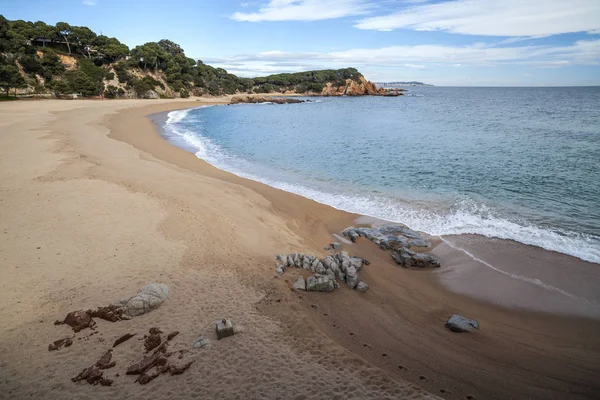 Playa Costa Brava en S Agaro, Cataluña, España . — Foto de Stock