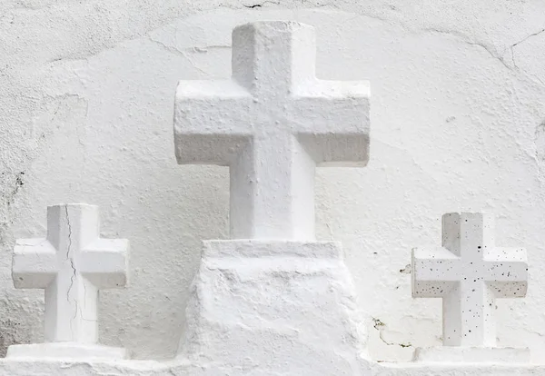Три кам'яні білі хрести . — стокове фото