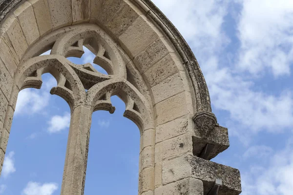 Gothic window exterior and blue sky. — Stock Photo, Image