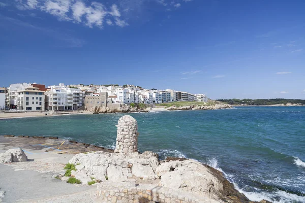 Vistas al Mediterráneo, playa y pueblo, L Escala, Costa Brava, provincia Girona, Cataluña . — Foto de Stock