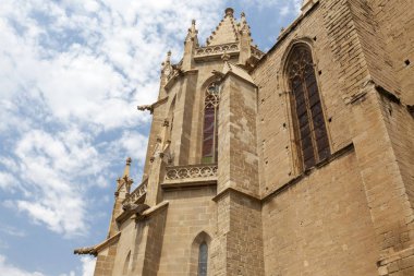 Dini mimari bina, Collegiate Basilica Santa Maria de La Seu, Manresa, Romanesk-goyhic tarzı il Barcelona, İspanya.