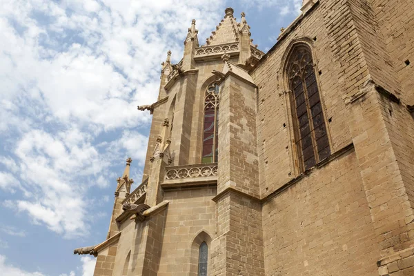 Dini mimari bina, Collegiate Basilica Santa Maria de La Seu, Manresa, Romanesk-goyhic tarzı il Barcelona, İspanya.