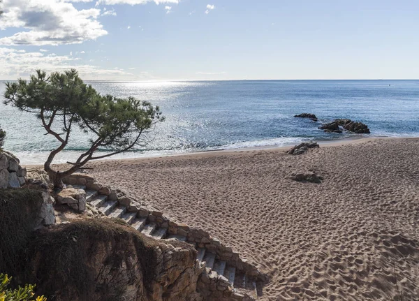 Mediterrane strand in Platja de Aro, Costa Brava, Catalonië, Spanje — Stockfoto