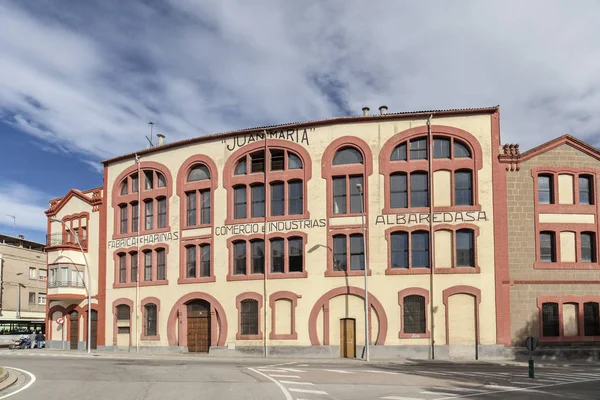 Arquitetura, estilo modernista, construção, Farinera Albareda, fábrica de farinhas, Catalunha . — Fotografia de Stock