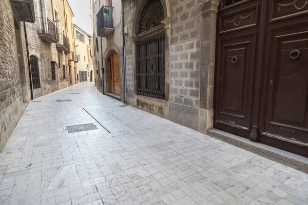 Antiga rua centro histórico de Banyoles, Catalunha, Espanha . — Fotografia de Stock