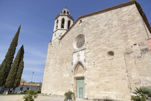Edifício religioso, mosteiro beneditino de Santo Esteve, Banyoles, Catalunha, Espanha . — Fotografia de Stock