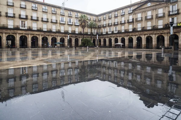 Nueva plaza, Plaza Nueva o Plaza Barria, plaza monumental, de estilo neoclásico.Bilbao . —  Fotos de Stock