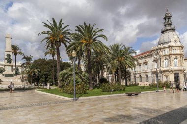 Cadde görünümü, kare, Plaza Heroes de Cavite, tarihi merkezi ve turistik noktası şehir, Cartagena, İspanya.