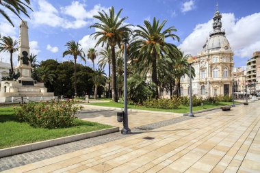 Cadde görünümü, kare, Plaza Heroes de Cavite, tarihi merkezi ve turistik noktası şehir, Cartagena, İspanya.