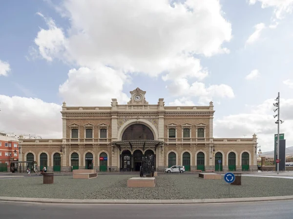 Arquitetura, estação ferroviária, edifício modernista por Victor Beltri, Cartagena, Espanha . — Fotografia de Stock