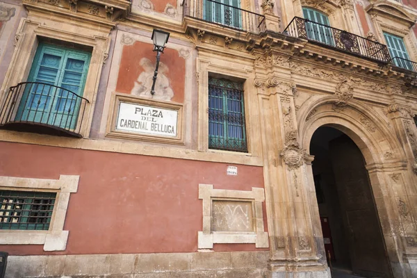 Edifício histórico, palácio, palácio episcopal, estilo barroco-rococó, praça principal da fachada Belluga, Múrcia, Espanha . — Fotografia de Stock