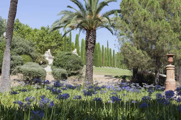 Zahrada, park, park Torreblanca.Sant Feliu de Llobregat, Katalánsko, Španělsko. — Stock fotografie