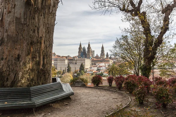 Vue sur la ville depuis le parc Alameda, Santiago de Compostela, Espagne . — Photo