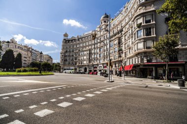 Cadde görünümü, Francesc Macia kare, Barcelona.