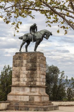 Heykel, atlı heykeli, Sant Jordi, George tarafından Josep Llimona Park'ta Montjuic, Barselona.